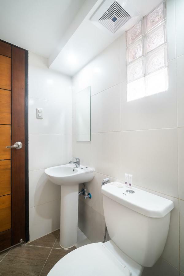 Oyo 199 Solange Apartelle Davao City Esterno foto