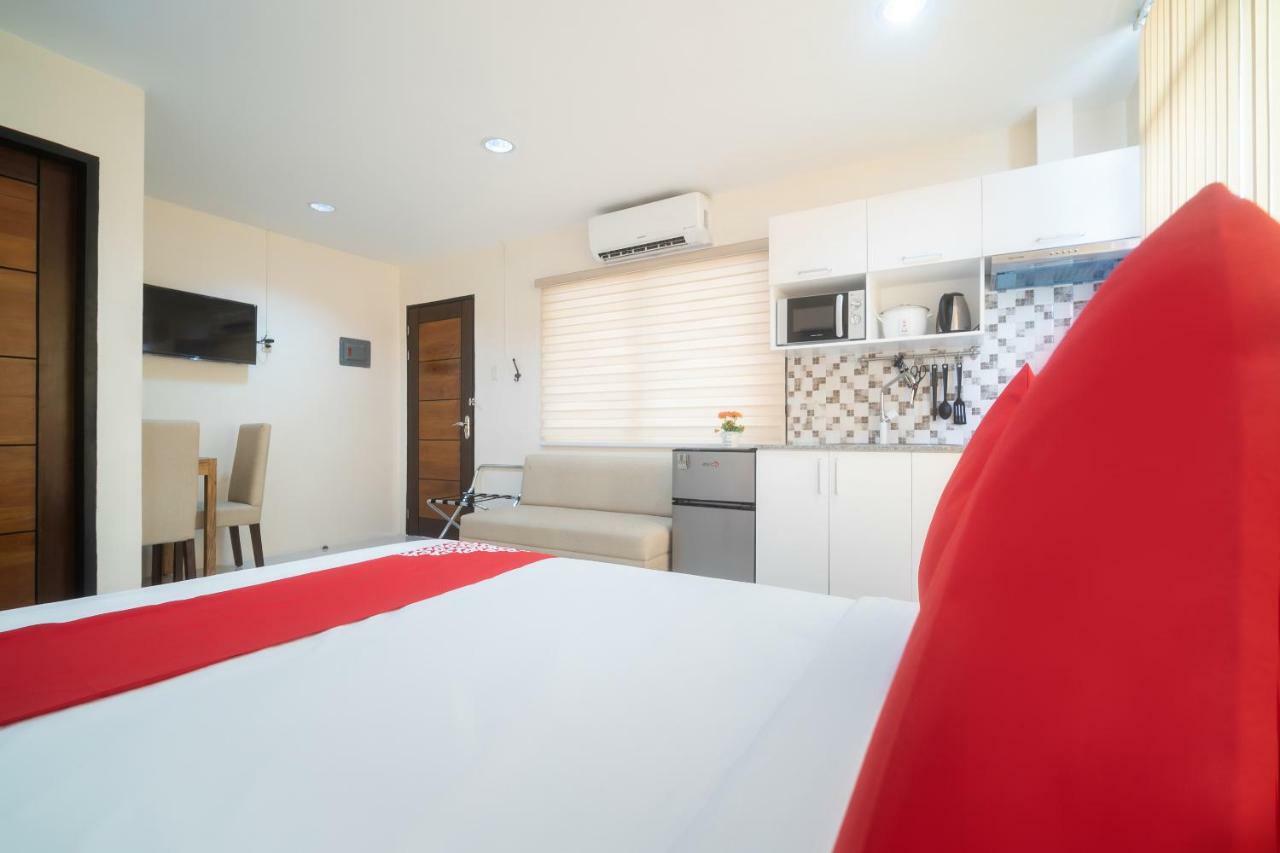 Oyo 199 Solange Apartelle Davao City Esterno foto