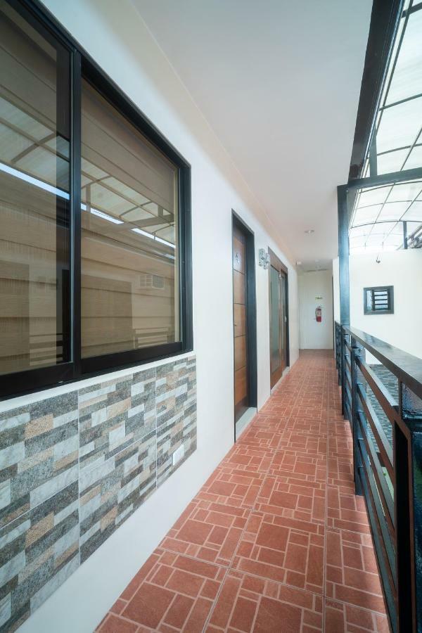 Oyo 199 Solange Apartelle Davao City Esterno foto