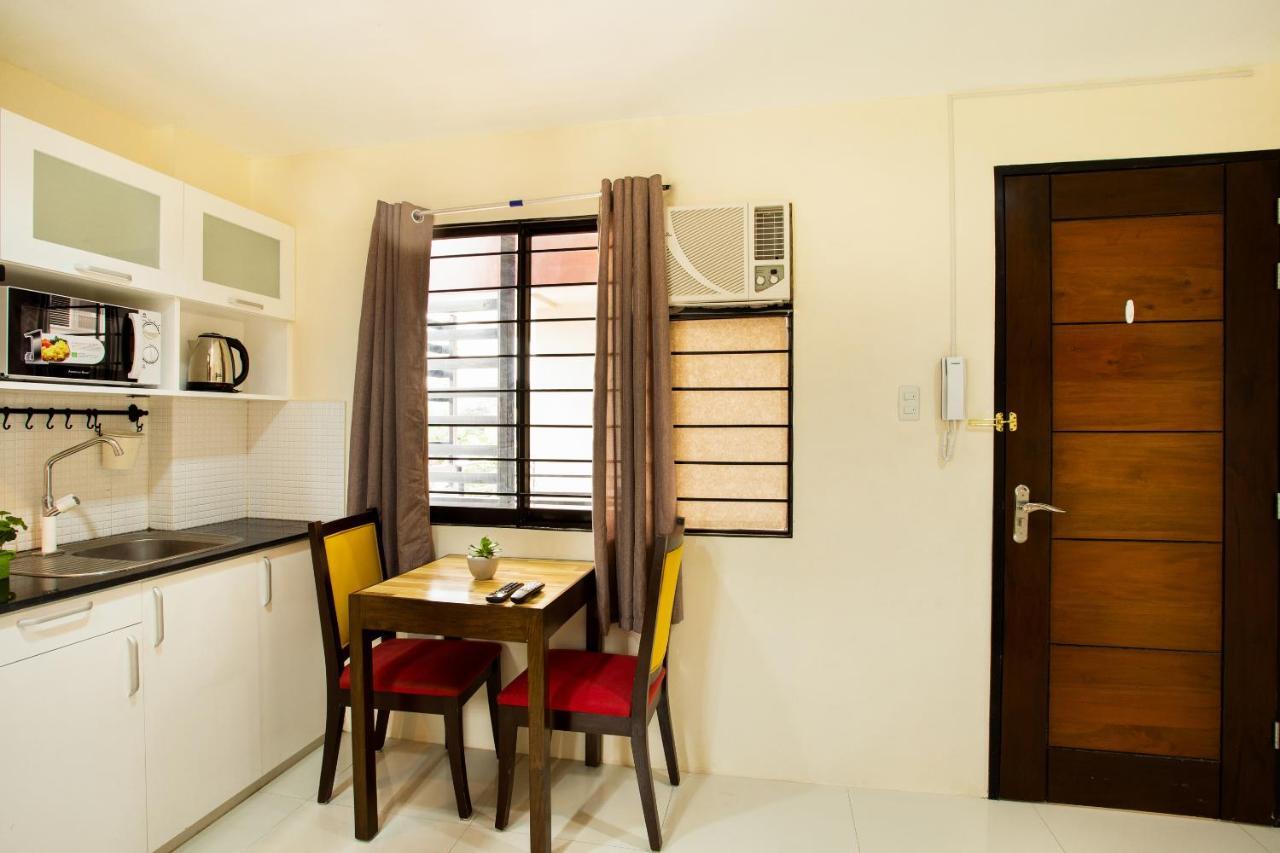 Oyo 199 Solange Apartelle Davao City Esterno foto