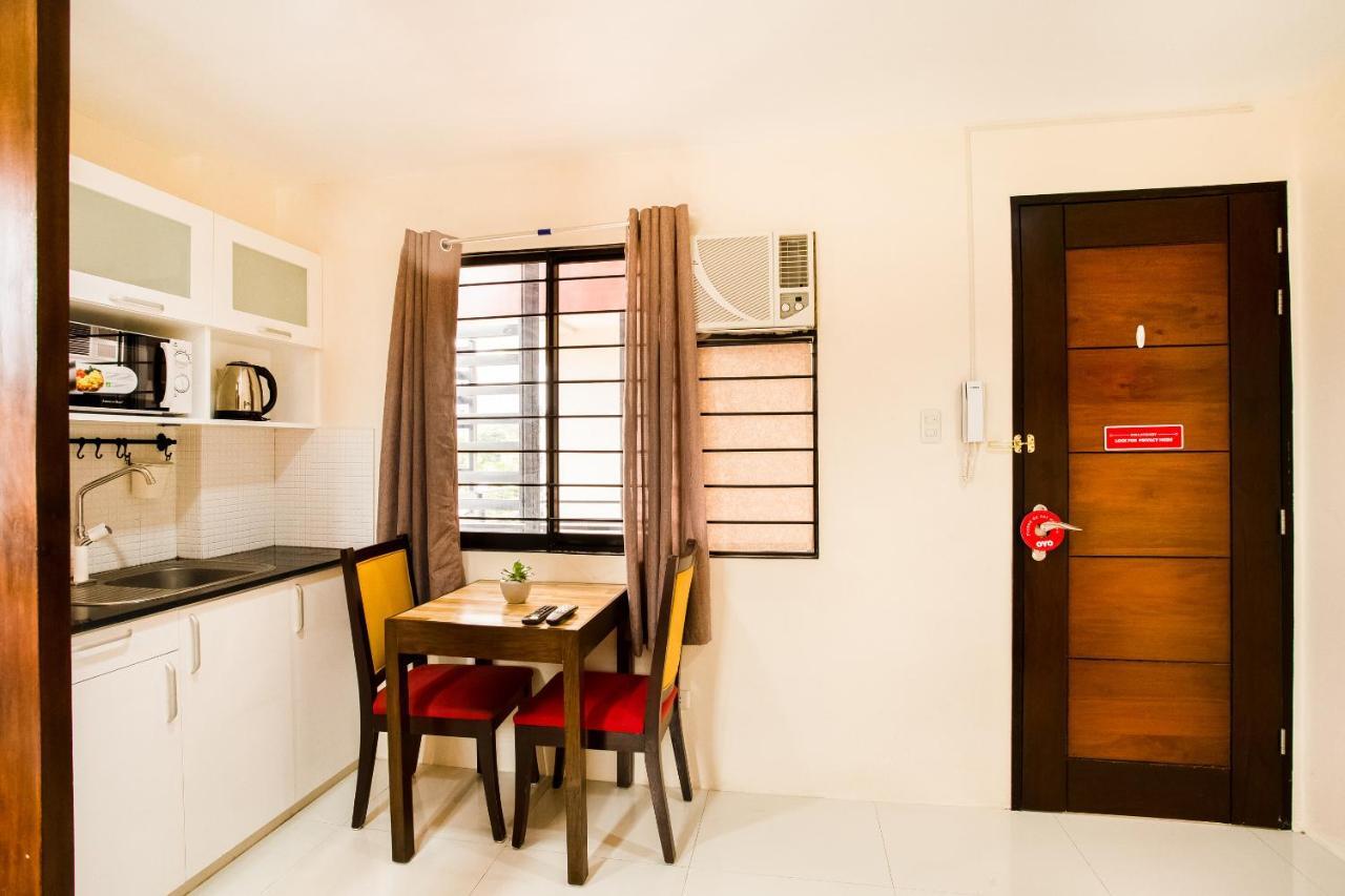 Oyo 199 Solange Apartelle Davao City Esterno foto